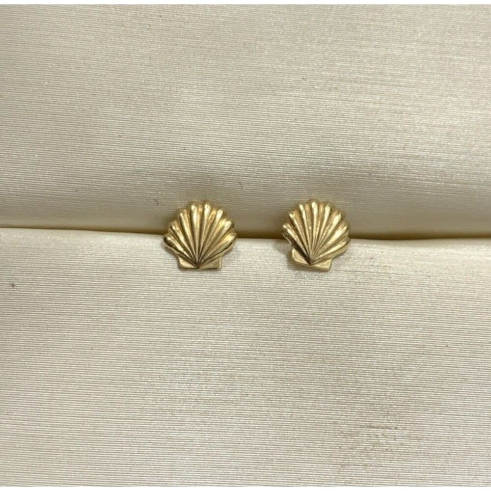 14k Yellow Gold Seashell Shell Scalloped Stud Earrings Nautical Unisex Dainty